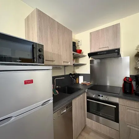 100 M Plage, 4 Pers, Parking Prive Apartment *